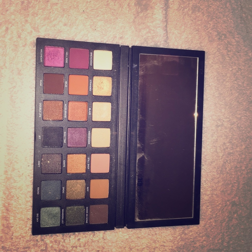 Urban decay born to run eyeshadow pallet